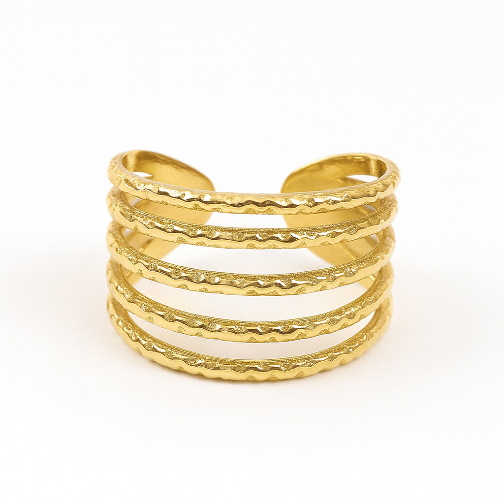 Bague manchette dorée ajustable à design multi-anneaux texturés pour femme.