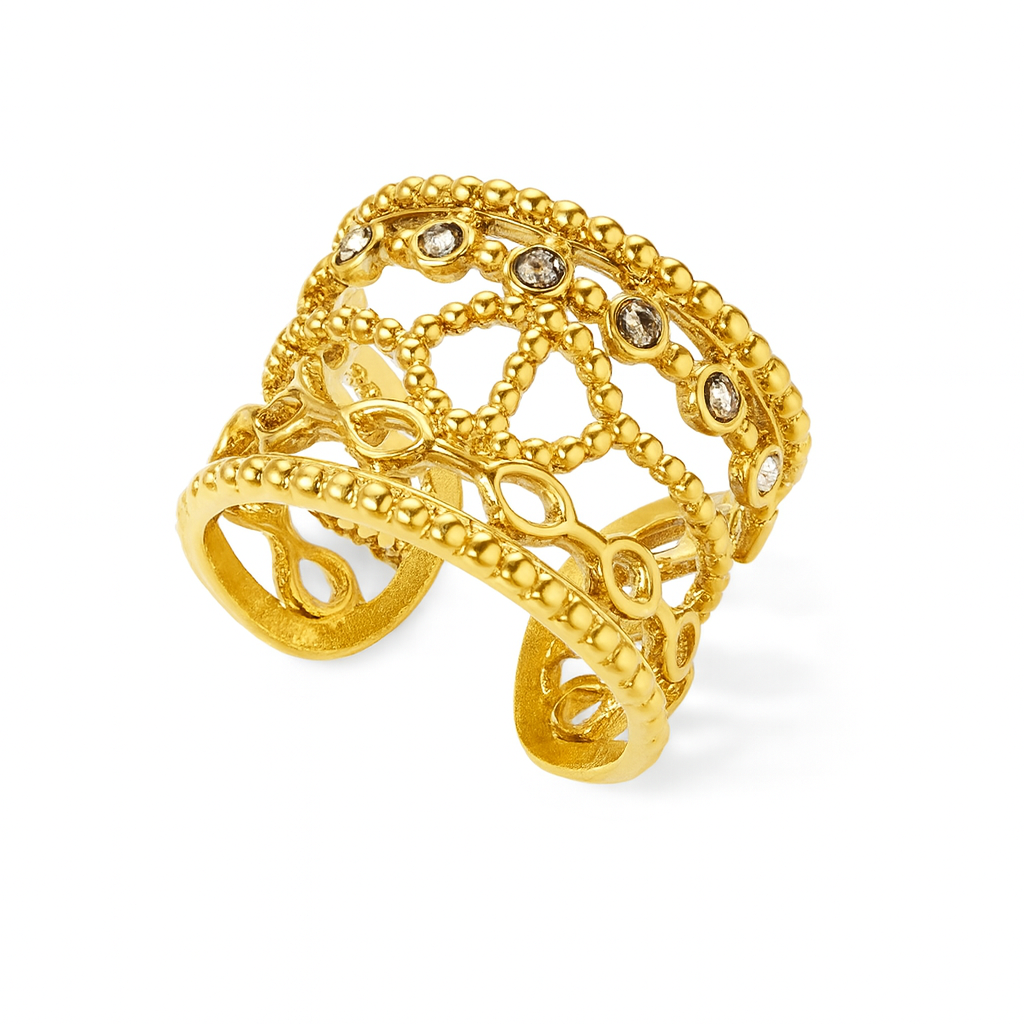 Bague Reine d’Or dorée ajustable pour femme, design ajouré orné de zircons scintillants.