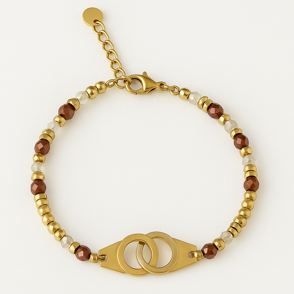 Bracelet en perles multicolores et anneaux entrelacés en acier inoxydable doré, bijou élégant et raffiné, hypoallergénique et résistant à l'eau.