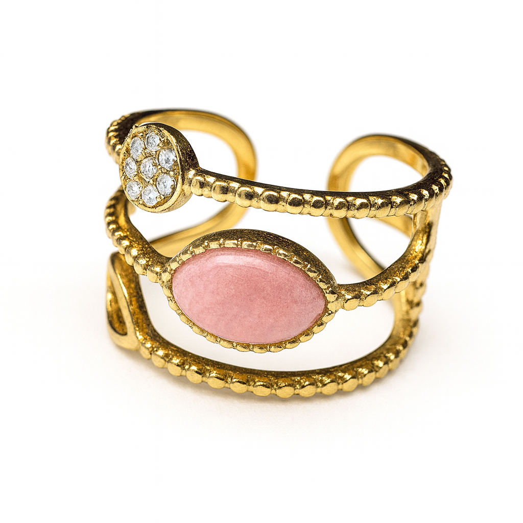 Bague Rose Éternelle dorée ajustable avec pierre rose ovale et zircons scintillants pour femme.