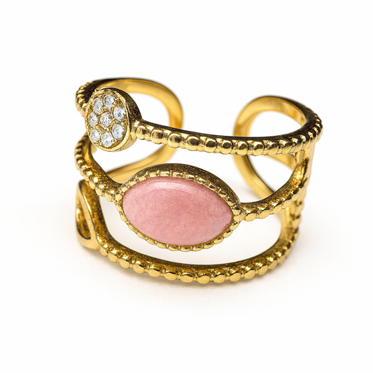 Bague Rose Éternelle dorée ajustable avec pierre rose ovale et zircons scintillants pour femme.