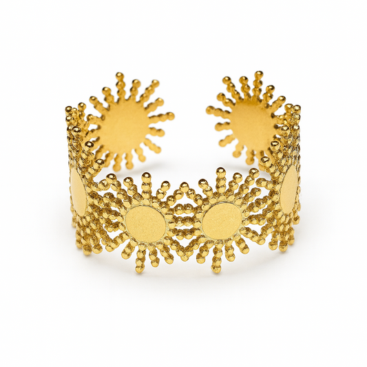 Bague Soleil Doré ajustable en métal doré à motif soleil, style bohème chic pour femme.