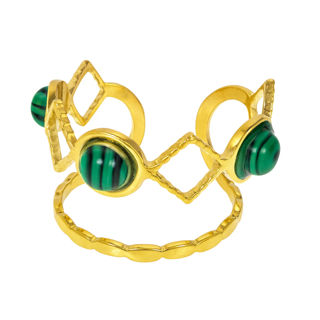 Bague Malachia Dorée ajustable en métal doré avec pierres vertes façon malachite et design géométrique pour femme.