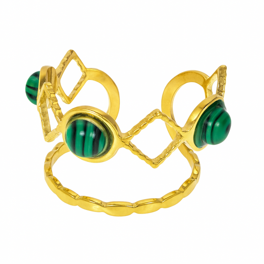 Bague Malachia Dorée ajustable en métal doré avec pierres vertes façon malachite et design géométrique pour femme.