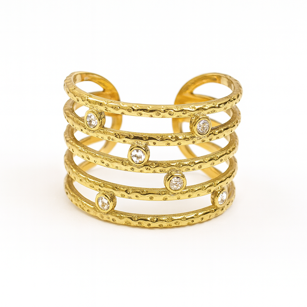 Bague Éclat Céleste dorée ajustable avec zircons scintillants et design multi-anneaux pour femme.
