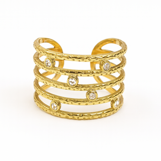 Bague Éclat Céleste dorée ajustable avec zircons scintillants et design multi-anneaux pour femme.
