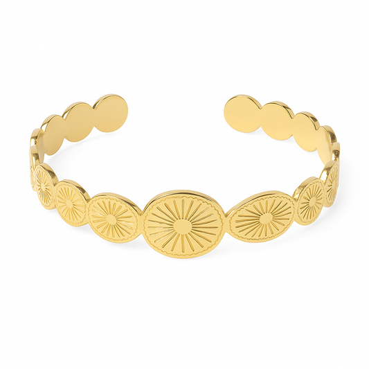 Bracelet Manchette Soleil Doré rigide à motifs gravés solaires, bijou doré chic et lumineux pour femme.