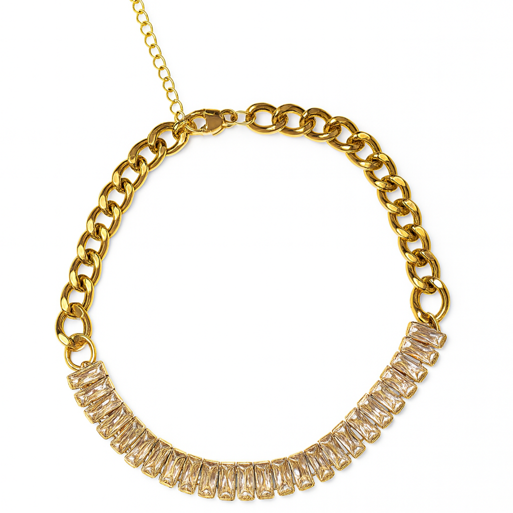 Bracelet doré en acier inoxydable à maillons larges, orné de cristaux rectangulaires étincelants, bijou élégant et raffiné pour femme.