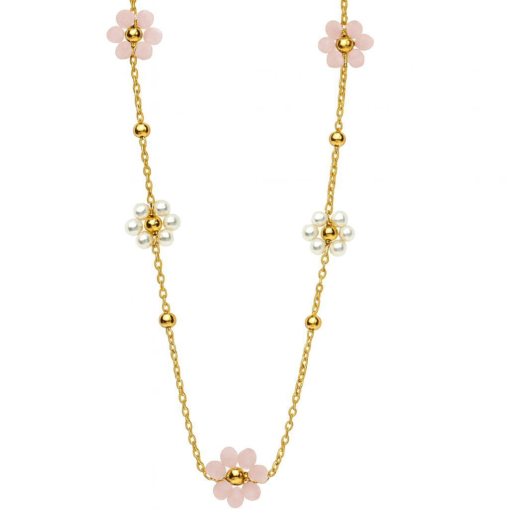 Collier Bloomy Pearl doré avec petites fleurs roses et perles blanches, bijou délicat et romantique pour femme.