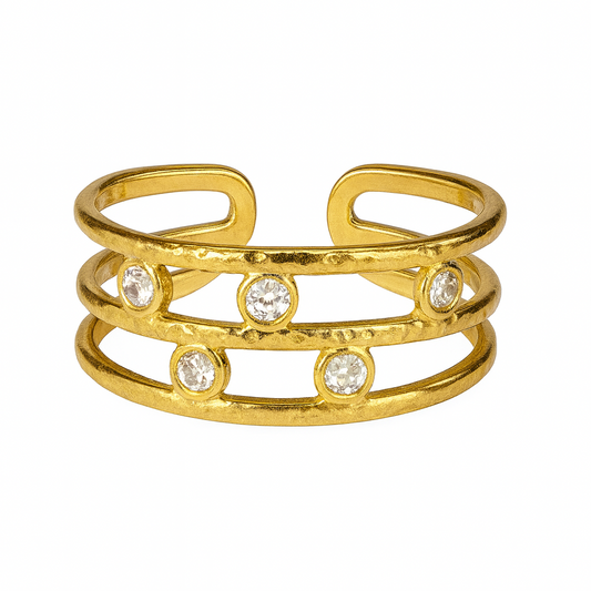 Bague dorée en acier inoxydable à trois anneaux sertie de zirconiums ronds, bijou élégant et raffiné pour femme.