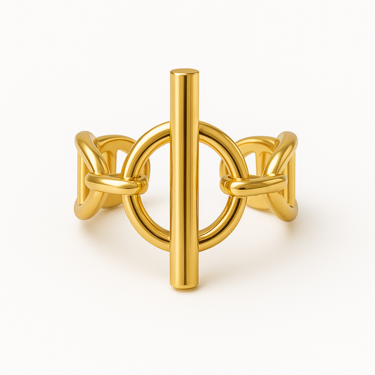 Bague dorée ajustable en maillons avec barre verticale.
