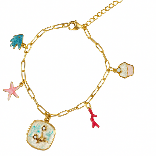 Bracelet Océan Doré à charms émaillés colorés – étoile de mer, corail, coquillage et poisson, bijou doré estival pour femme.