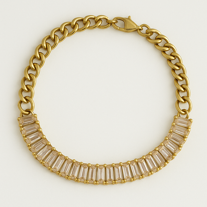 Bracelet Chaîne Cristal en acier inoxydable doré avec cristaux baguette étincelants, bijou élégant et raffiné, hypoallergénique et résistant à l'eau.