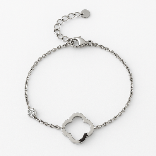 Bracelet Trèfle Argenté en acier inoxydable avec pendentif trèfle et zircon, bijou minimaliste et raffiné, hypoallergénique et résistant à l'eau.

