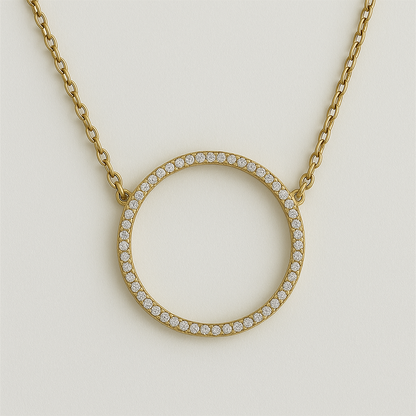 Collier Circle Infinity en acier inoxydable doré avec pendentif circulaire serti de zircons, bijou élégant et raffiné, hypoallergénique et résistant à l'eau.