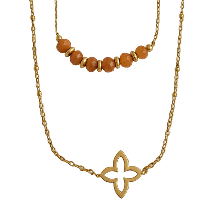 Collier Duo Flora en acier inoxydable doré avec perles oranges et pendentif fleur, bijou élégant et raffiné, hypoallergénique et résistant à l'eau.