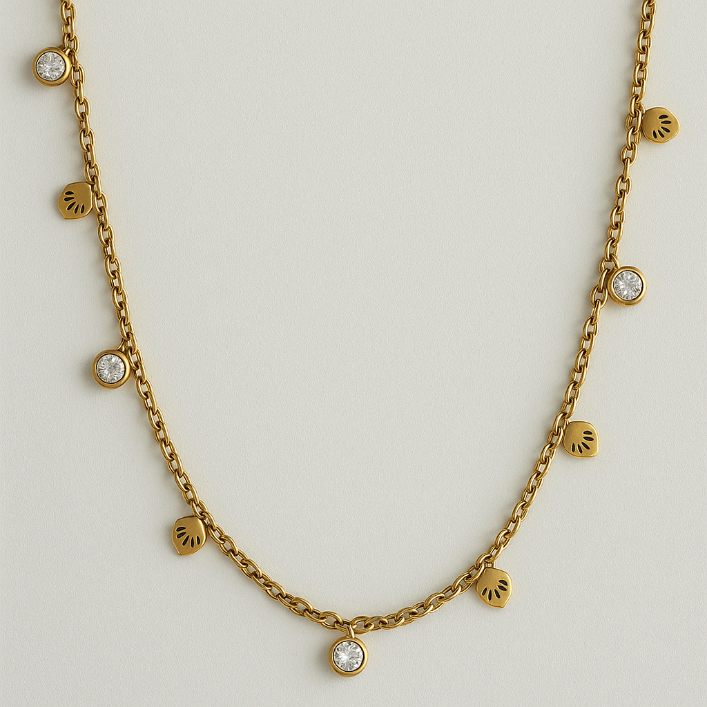 Collier Eye Charm en acier inoxydable doré avec pendentifs en forme d'œil et zircons, bijou élégant et raffiné, hypoallergénique et résistant à l'eau.