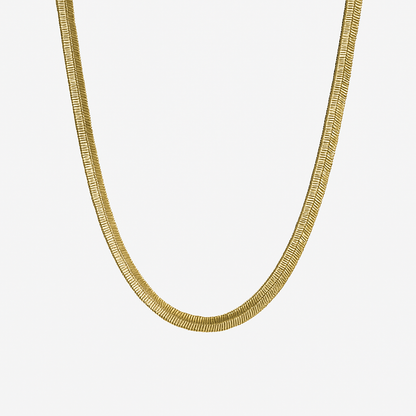Collier Snake Chain en acier inoxydable doré, chaîne serpent lisse et brillante, bijou minimaliste et raffiné, hypoallergénique et résistant à l'eau.